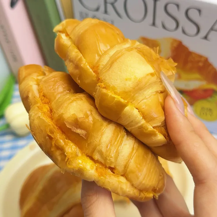 黄油可颂牛角包早餐美味可口休闲零食小吃