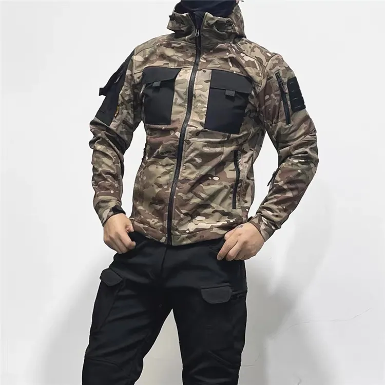 春秋冬男户外防风防水弹力修身抓绒夹克骑行外套战术迷彩软壳帅气