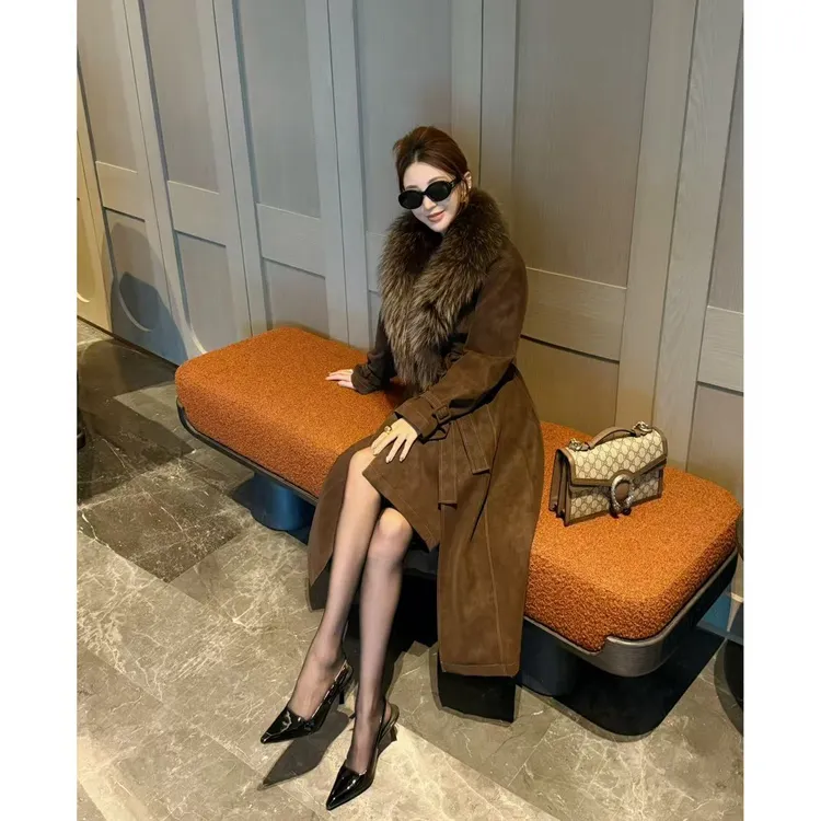 KIKI【耀眼女王】2025冬季高级气质显瘦貉子毛皮外套25W15