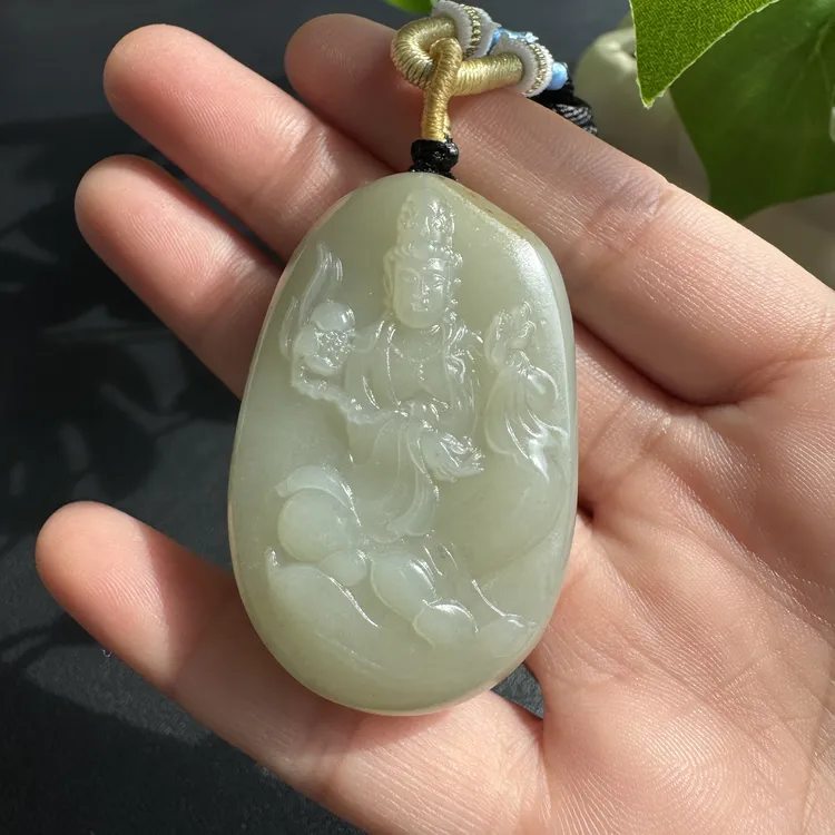 和田玉新疆料留皮持莲观音牌挂件线条流畅温润细腻送礼自留皆合适