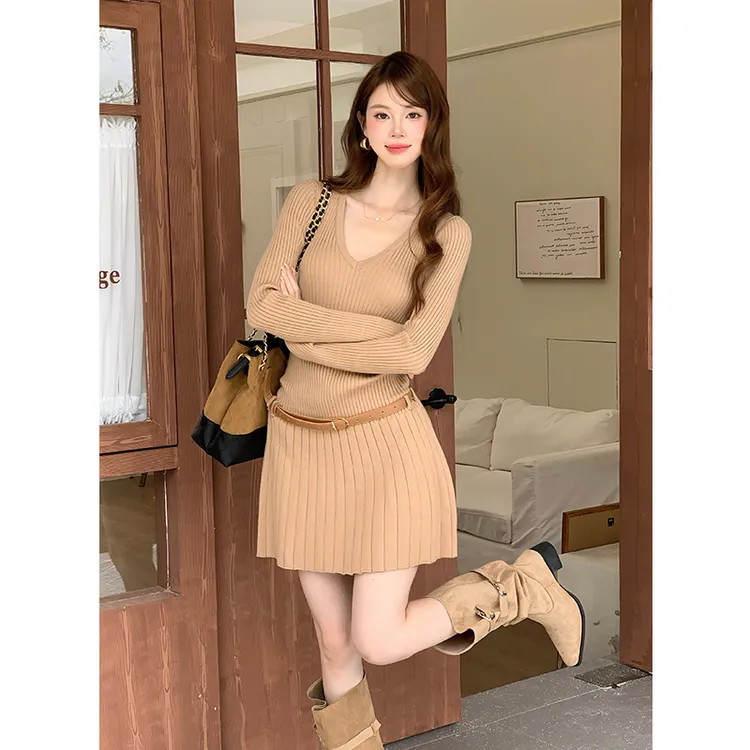 2025秋冬新款优雅复古V领打底衫毛针织裙长袖连衣裙裙子女