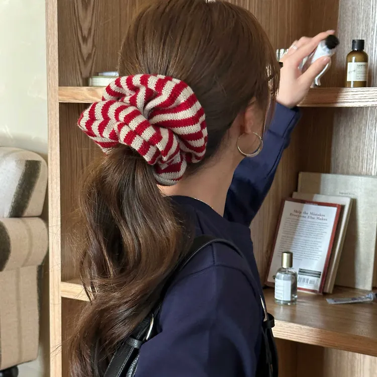 秋冬氛围感！温暖毛线针织条纹大肠发圈女慵懒风气质大号发绳发饰