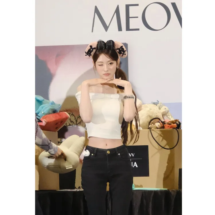 【田中杏奈同款】2025早秋新款性感显瘦辣妹吊带上衣配牛仔裤两件套