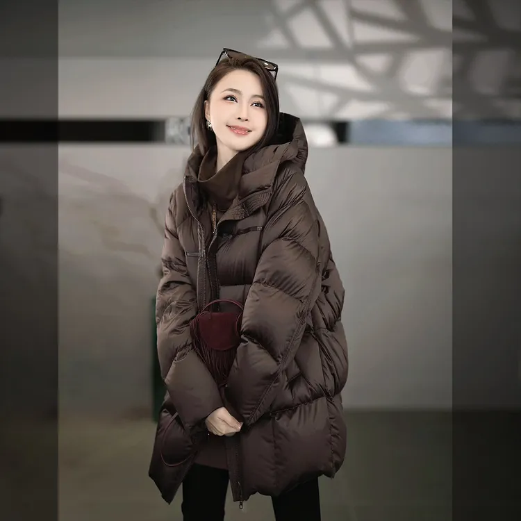 溶溶【暖意松弛】RONGRONG 90白鸭绒缎面蓬松锁绒短款羽绒服7332