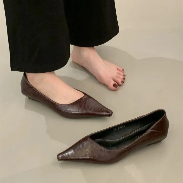 气质低跟浅口尖头单鞋女2025春秋新款法式复古一脚蹬通勤鞋工作鞋