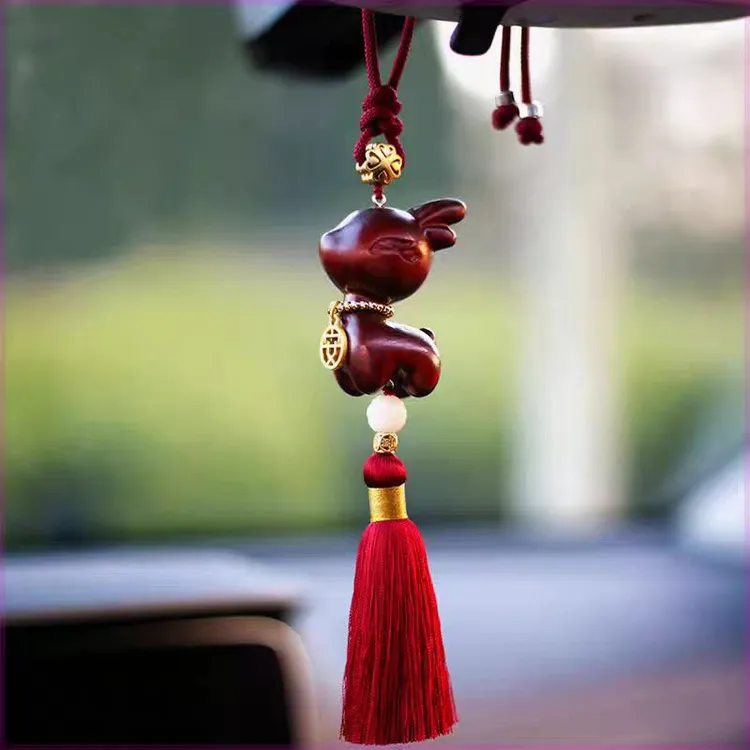 2025新款高档大气汽车挂件檀木一鹿平安车载挂件女士车上漂亮挂件