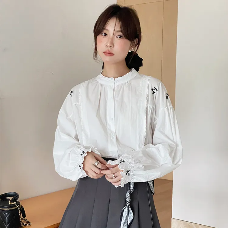 法式复古刺绣花边衬衫女秋季流行长袖上衣韩系通勤洋气衬衣