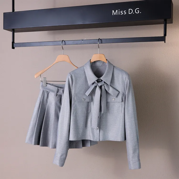 MissD.G.秋季新款气质蝴蝶结系带上衣百褶裙两件套XH-J278