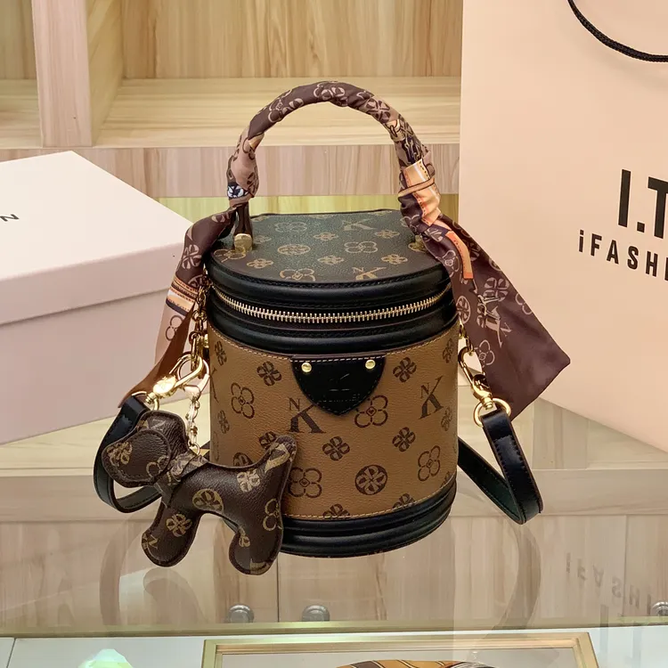 2025新款网红圆柱形手提水桶包圆筒包包女欧美单肩时尚印花斜挎包