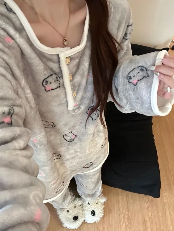 高级感KT猫慵懒风长袖睡衣女2025新款秋冬季法兰绒加厚可爱家居服