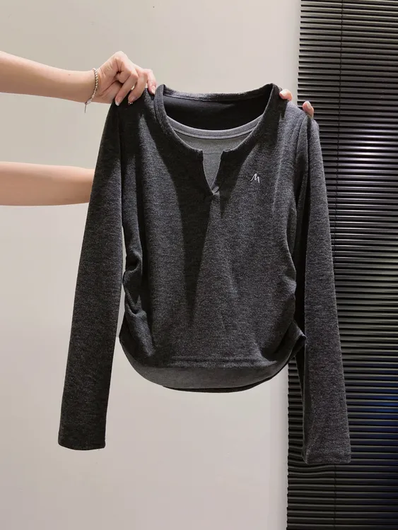 欧货假两件上衣女秋冬季2025新款打底衫内搭修身早秋V领长袖t恤潮