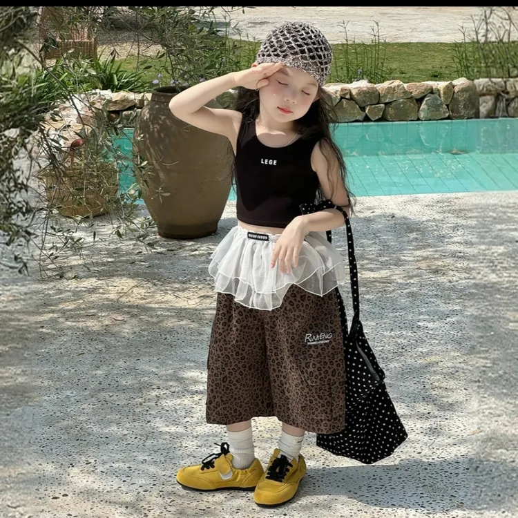 2025夏季女童美式复古洋气豹纹阔腿7分工装裤+黑色背心+蕾丝屁帘