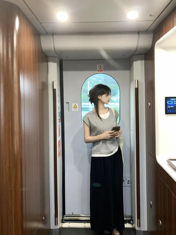 夏季新款洋气衣服女正肩显瘦上衣设计感假两件T恤宽松显瘦裙子