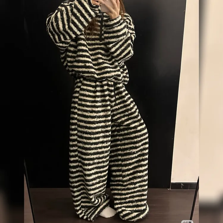 吴大大-加绒套装女宽松显瘦条纹运动休闲松紧腰阔腿哈伦裤2件套