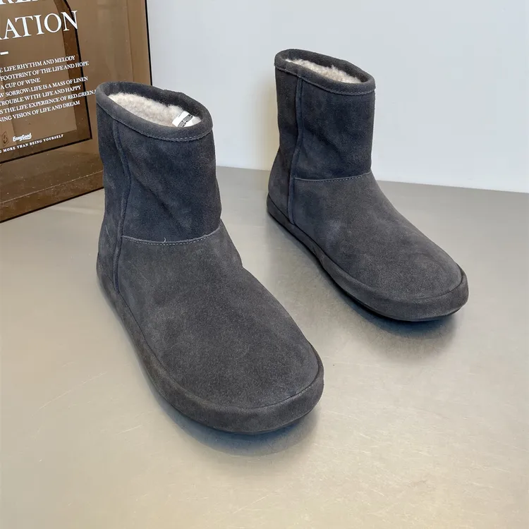 2025翻毛皮灰色雪地靴皮毛一体保暖加厚羊羔毛大棉鞋女短靴子低跟