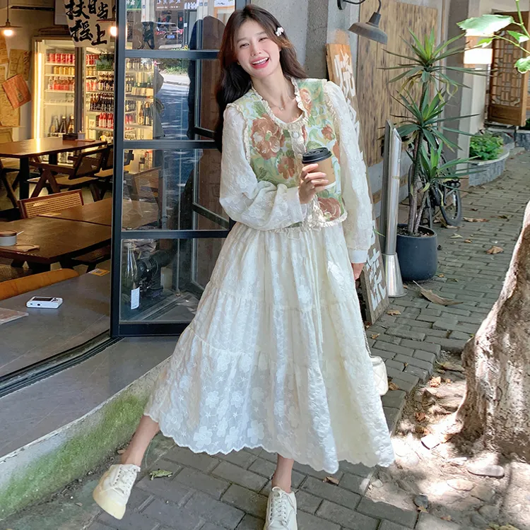 重工绣花连衣裙女长袖2025秋季新款法式宽松显瘦长款收腰蛋糕裙子