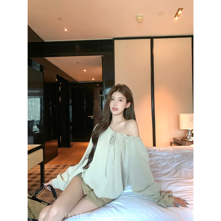 【禾呈】卫衣秋季百搭时尚小众绑带一字肩通勤长袖卫衣女10621