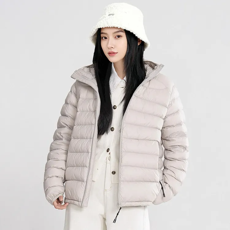 90白鹅绒轻薄羽绒服女连帽短款秋冬新款高级感羽绒外套排骨羽绒服