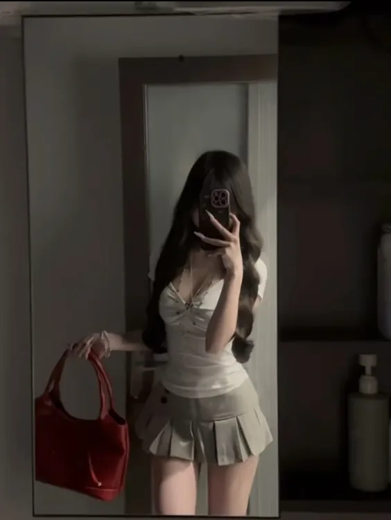 夏季新款洋气衣服女纯欲风辣妹设计短袖T恤修身显瘦上衣性感短裙