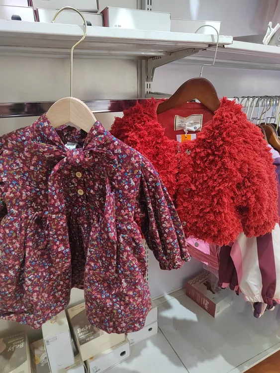 长绒毛体碎花，两件套红色冬款冬季