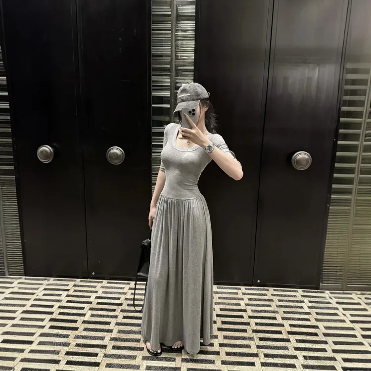 素颜美女 芭蕾风连衣裙 春夏季流行穿搭新款流行单品修身长裙女