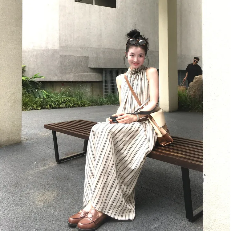 夏季法式条纹高级感无袖绝美吊带背心连衣裙女别致惊艳休闲长裙子