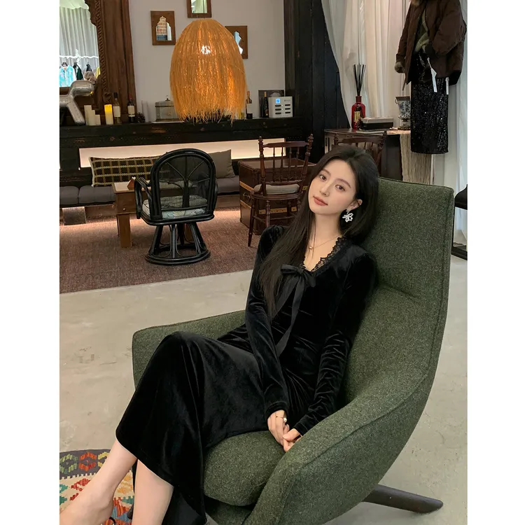 ADA MISS气质V领蕾丝花边蝴蝶结丝绒连衣裙收腰打底长裙女冬新款