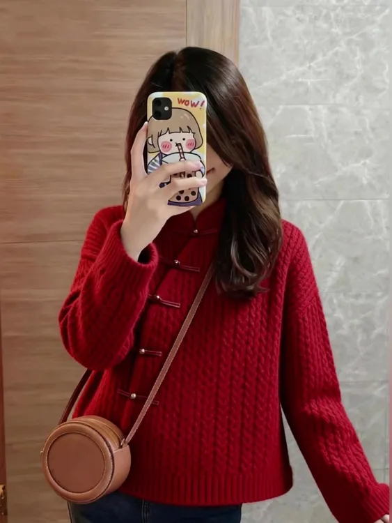 时尚高级感斜襟盘扣红色针织开衫女2025冬季新款休闲宽松百搭毛衣