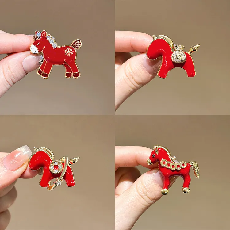 铜合金胸针 本命年生肖红色小马胸针女秋冬马年别针新年胸花配饰 