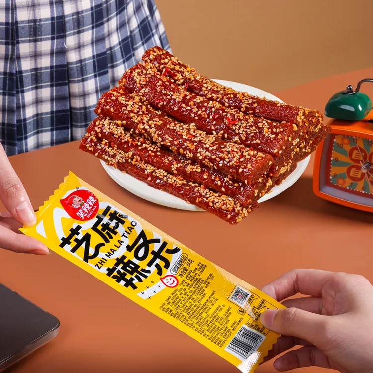 笑辣辣芝麻辣条香辣带劲解馋童年回忆上班追剧聚会必备充饥零食