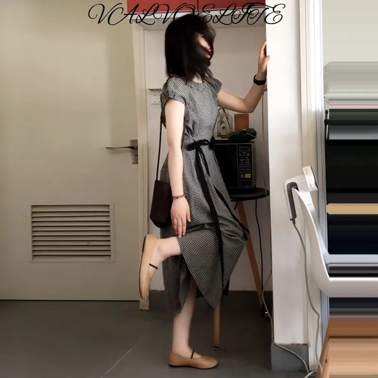 法式黑白格纹连衣裙子女装夏季2025新款爆款气质收腰显瘦漂亮长裙