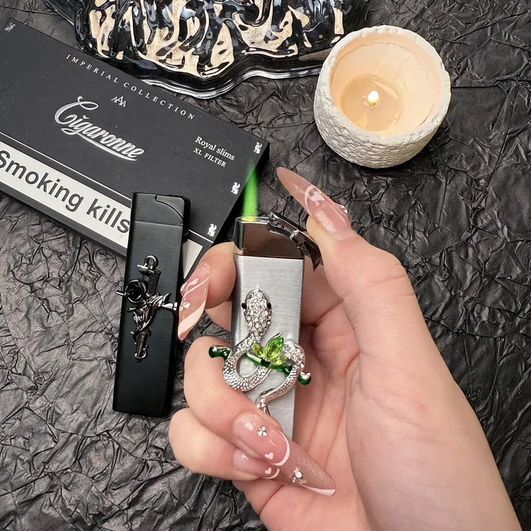 苏苏原创小众设计银蛇黑玫高颜值防风绿焰打火机金属个性耐用送男