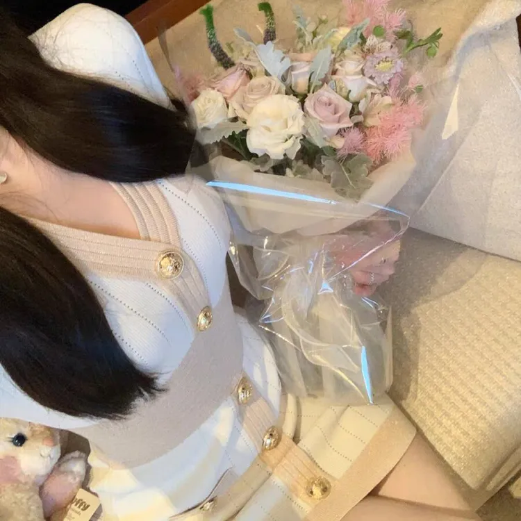 小香风气质撞色长袖收腰连衣裙女性感V领纽扣包臀短裙配大衣裙子