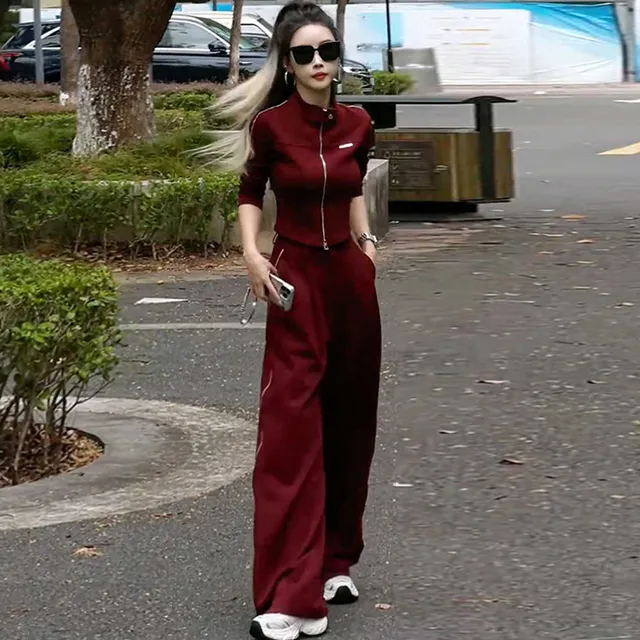 迪卡侬贵宾酷飒风休闲运动套装女2025春高级感洋气红色外套阔腿裤