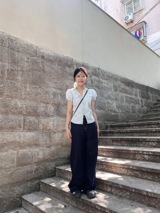 设计感条纹泡泡袖衬衫女2025夏季新款短袖上衣气质百搭直筒阔腿裤