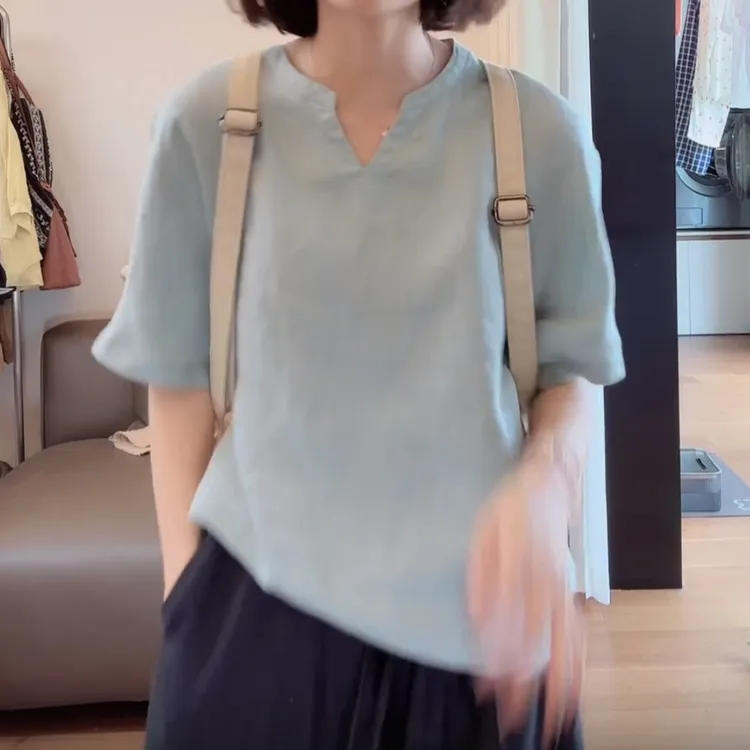 设计感V领纯色短袖衬衫女2025夏季新款小众设计感休闲时尚上衣