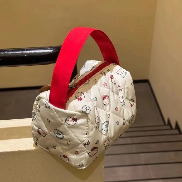 可爱化妆包手拿包便携大容量上班族收纳包洗漱包立体学生手提包女