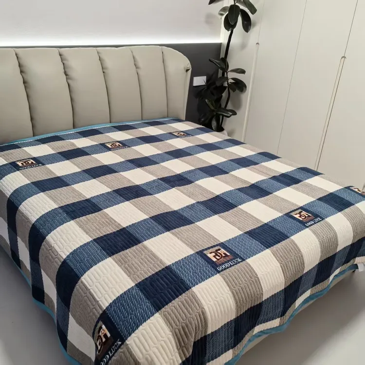 2025秋冬牛奶绒床盖直边大床榻榻米三层加厚防滑