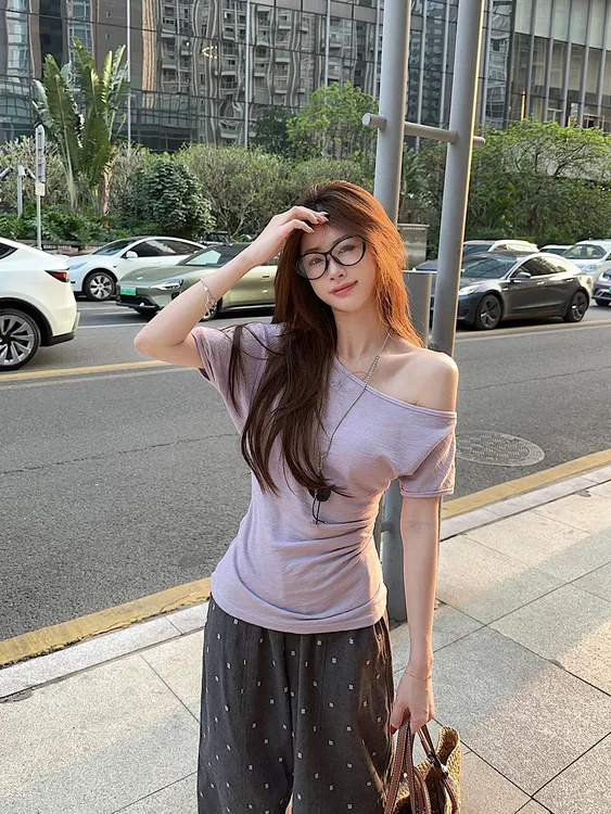 韩系休闲设计感小众独特斜肩短袖T恤女夏季紫色收腰修身露肩上衣