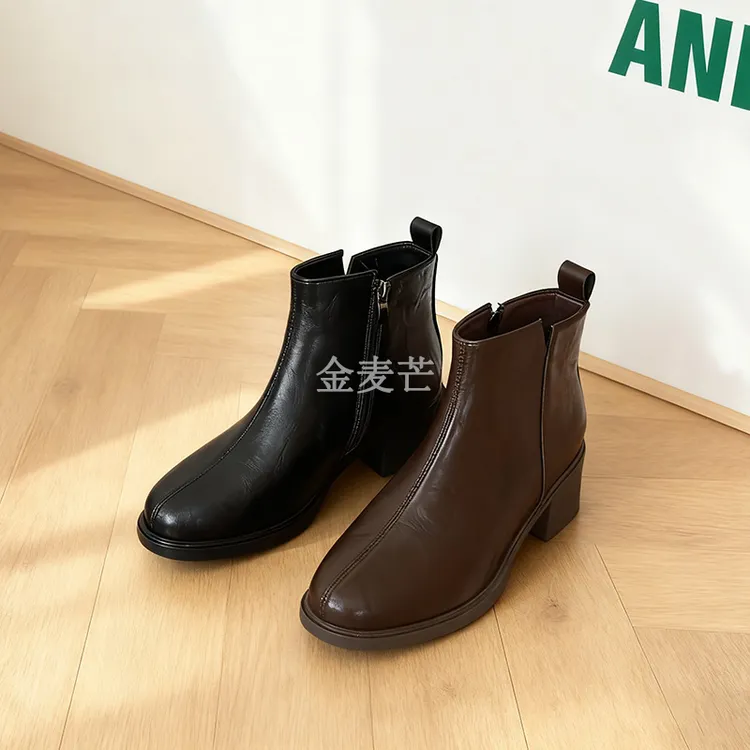 2025流行款女靴子时尚百搭小短靴粗跟气质鞋子加绒保暖秋冬皮靴