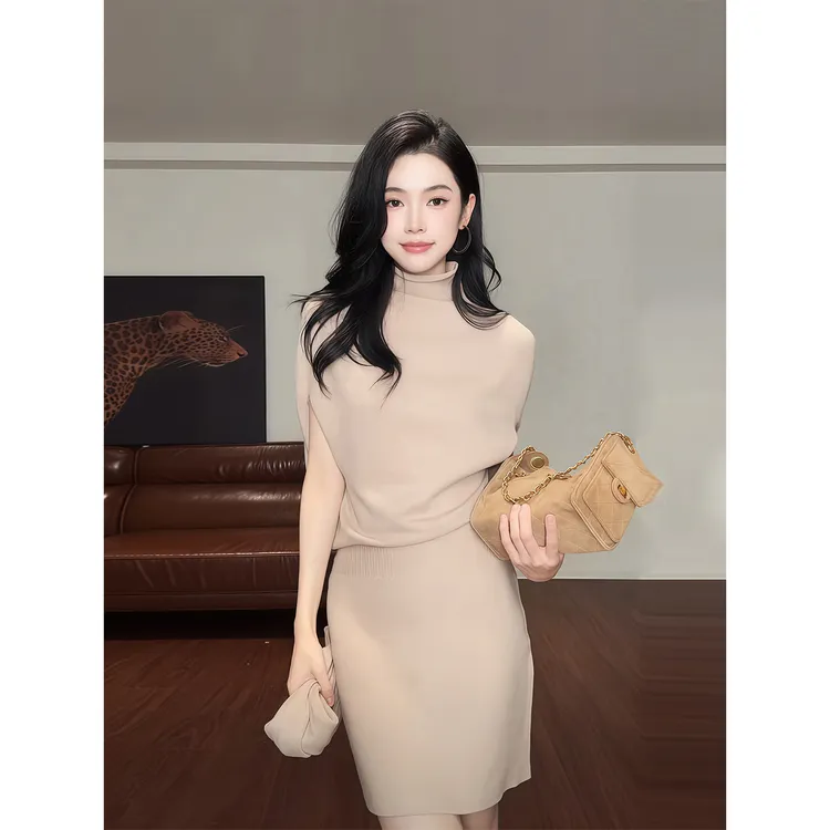纯欲性感立领斗篷针织连衣裙女早秋新款修身显瘦高级感包臀短裙