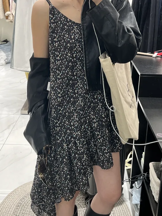 春季设计款碎花吊带裙