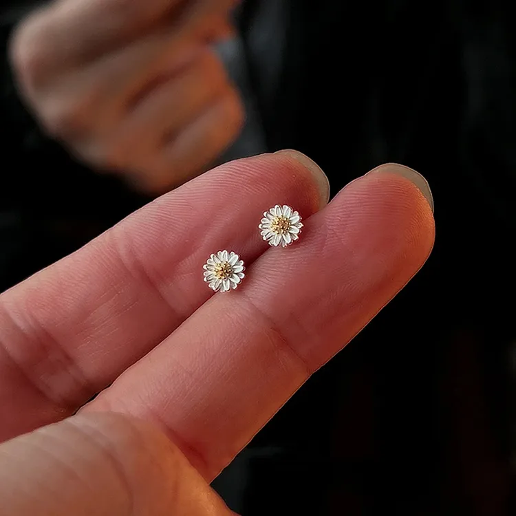 铜合金耳饰 小雏菊耳钉男潮迷你个性精致百搭耳钉男士耳环防过敏