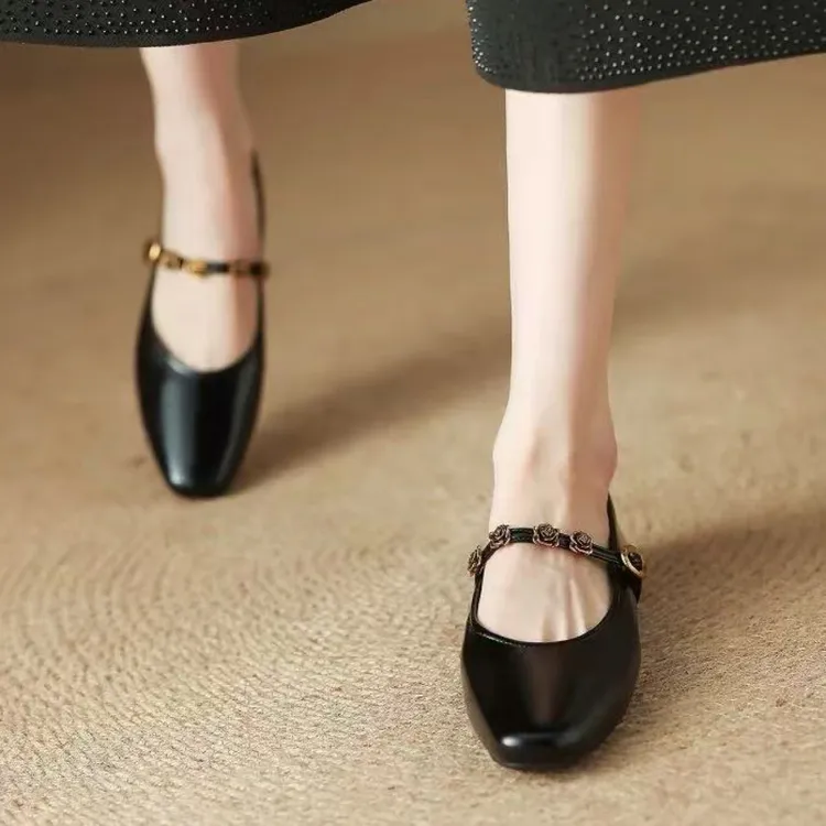 金属装饰方跟法式玛丽珍鞋单鞋低跟凉鞋时尚 jlx 63D5530