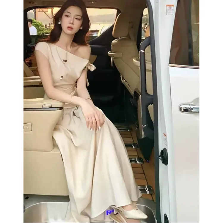 木子李的李琼花羽貌小众设计感斜肩系带棉麻上衣垂感半身裙9031