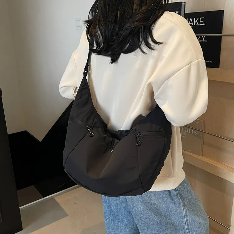 达人【多米包】LULU柠檬秋冬新款耐磨防水斜挎包软包女包时尚通勤106