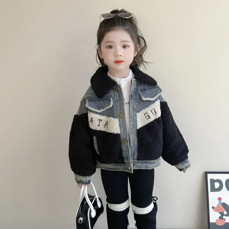 女童时髦洋气牛仔拼接加棉毛毛衣2025新款儿童冬装女宝宝韩版外套