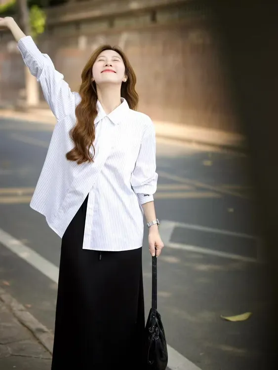 2025早春新款蓝色条纹polo领衬衫女高级感开衫衬衣长袖百搭半身裙