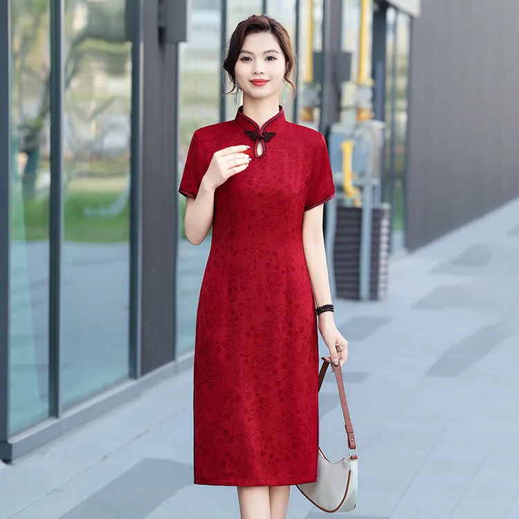 高考旗袍夏装2025新款红色年轻款妈妈改良版连衣裙喜婆婆婚宴礼服