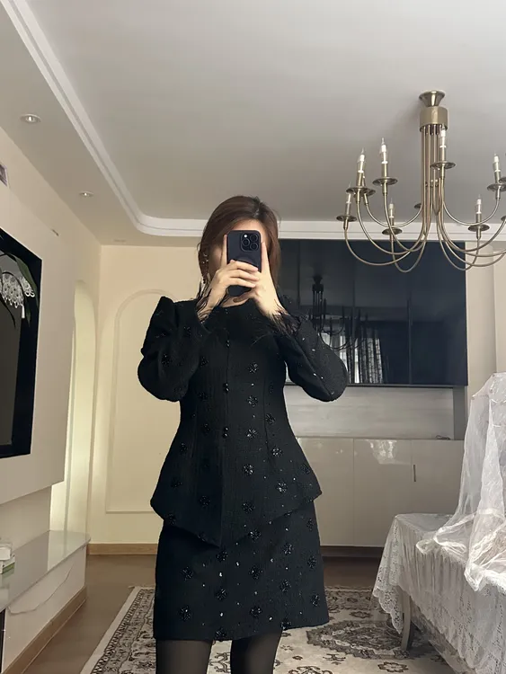 秋冬季法式高级感针织材质上衣与半身裙套装